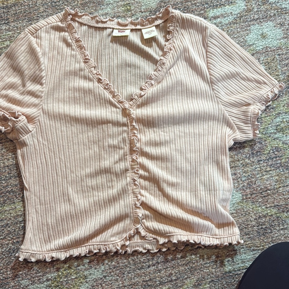 Levi’s short sleeve button tee size large